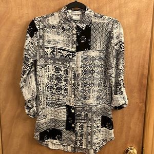 Van Heusen woman’s black and white printed sheer button up blouse size XXS